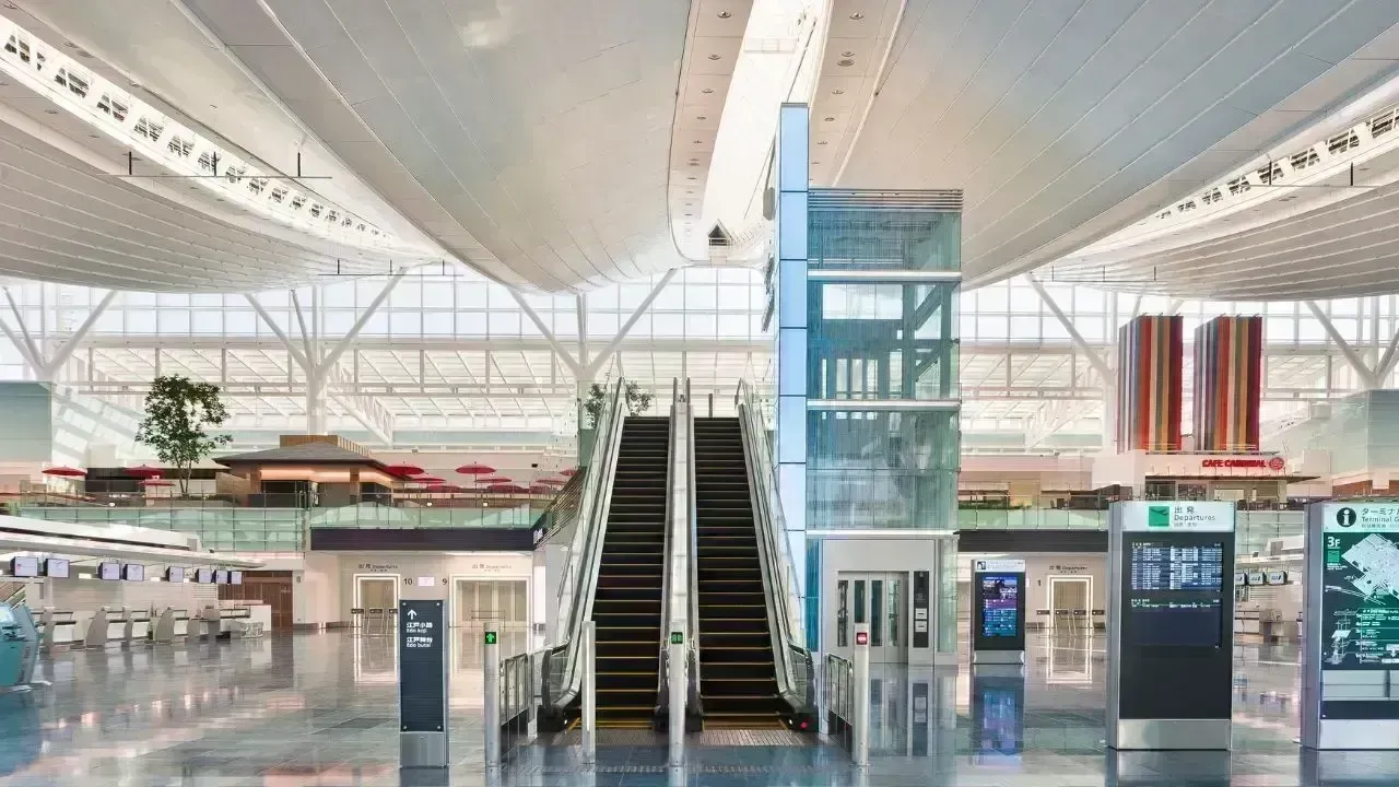 British Cabin Crew Detained in UAE for Sharing DXB Damage Drone Photo