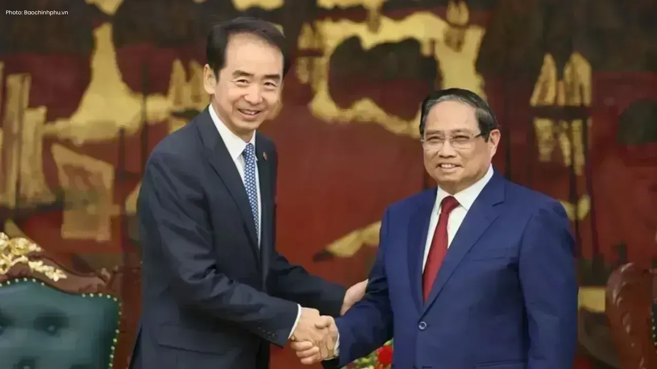 Vietnam and China: Strengthening Ties at Diplomatic Meeting