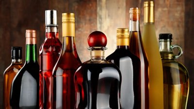 Sohar Authorities Confiscate Tobacco and Alcohol Stockpile