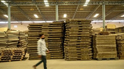 Singapore's Manufacturing Sector Faces Intense Energy Challenges