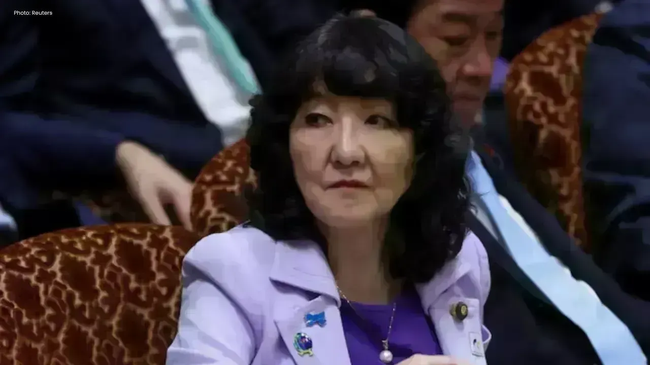 Japan's Finance Minister Advises Against Comments on BOJ Policy