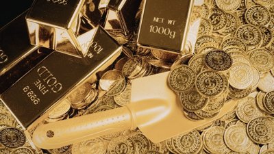 Gold Prices Climb in Asia Amidst Dollar Decline