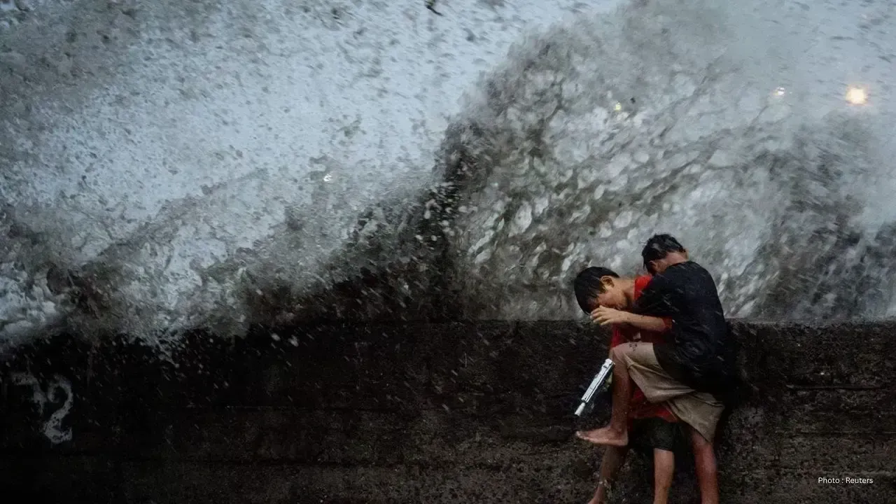 Updated Flood Alerts as Whitson River Surges