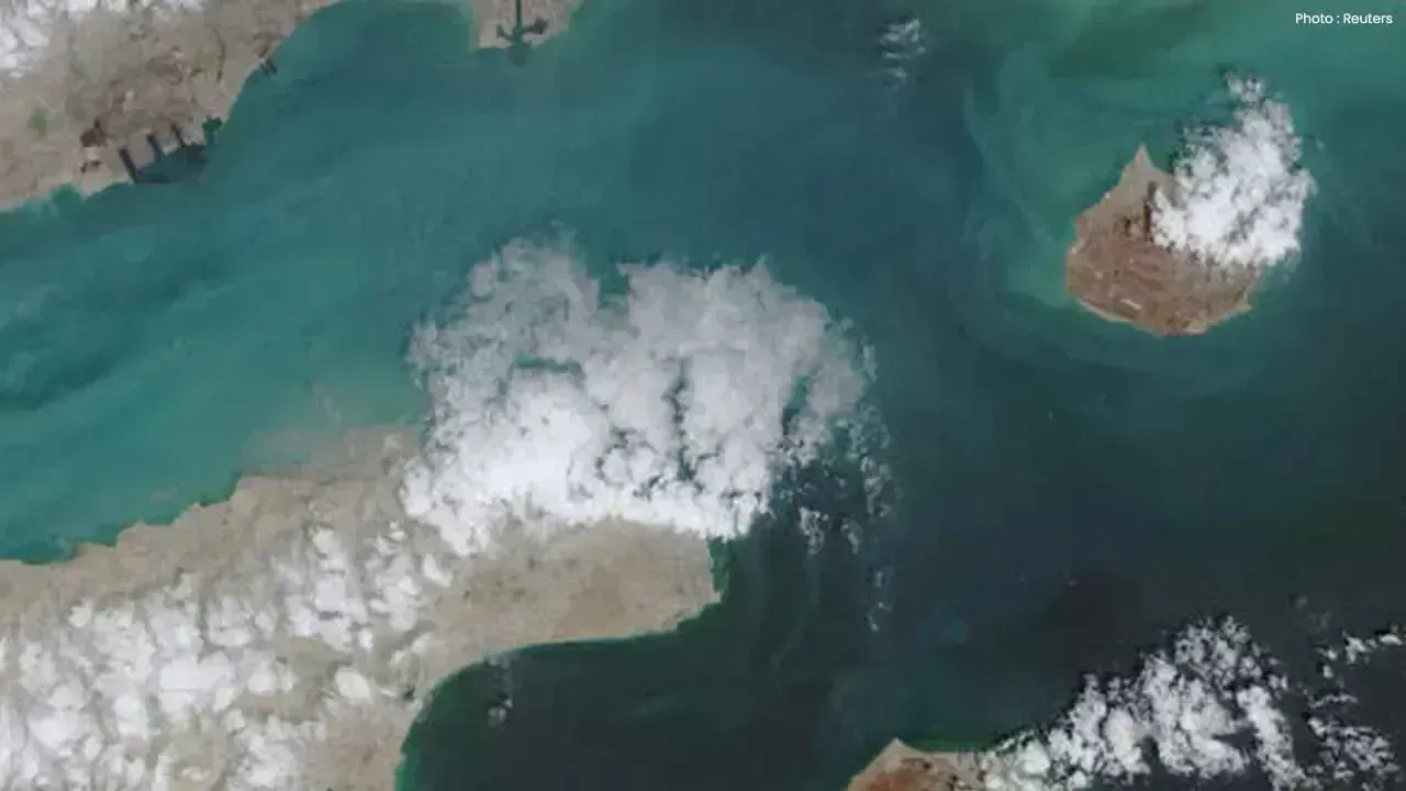 Oil Tankers Depart Gulf, Navigating Through Strait of Hormuz