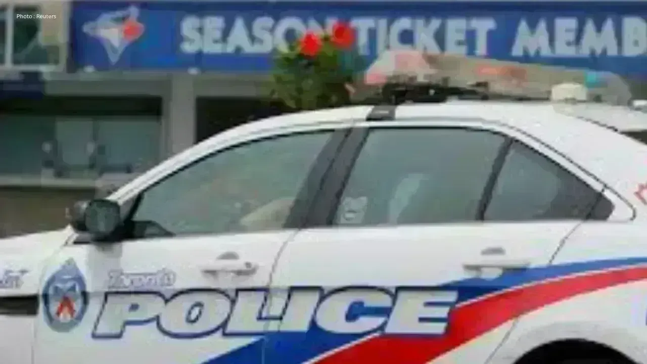 Suspect Sought by Toronto Police in Hijab Assault Incident on Bus