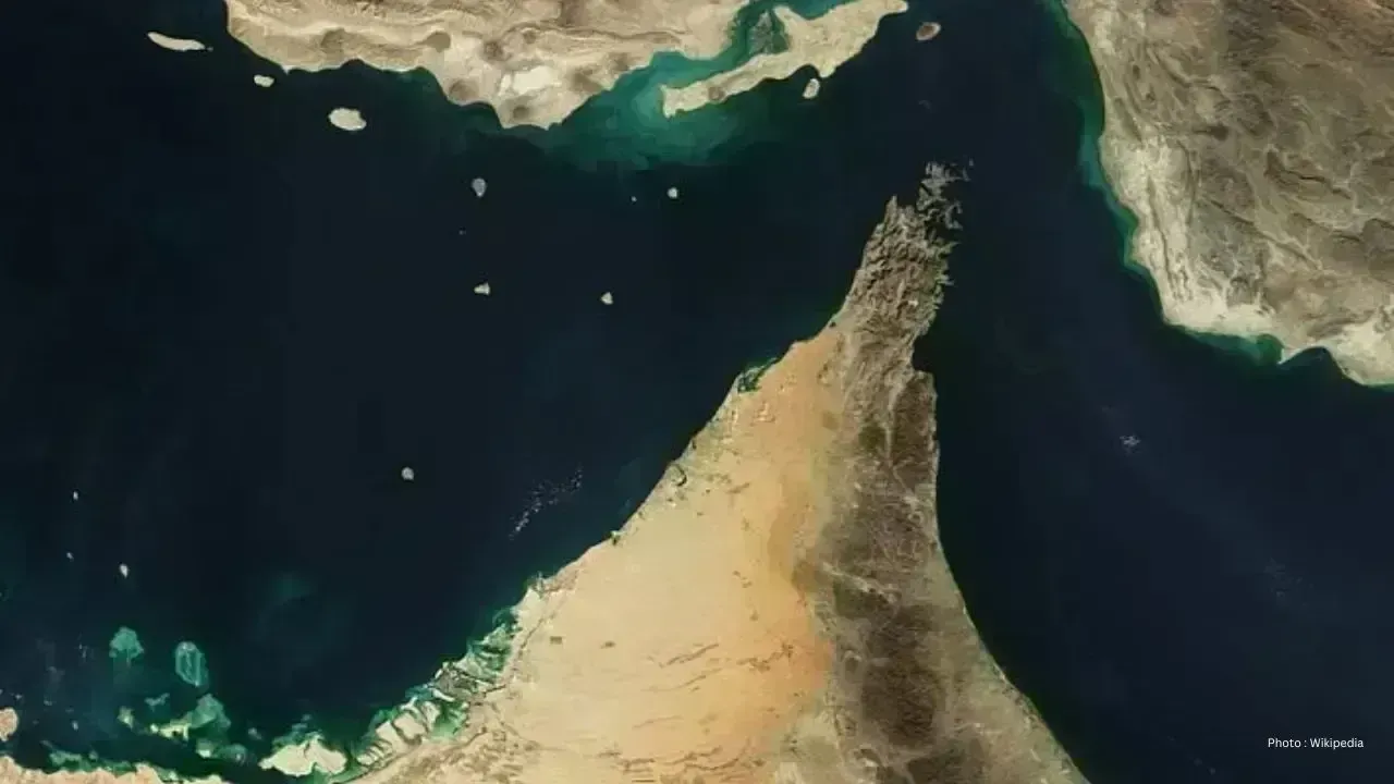 Iran Maintains Closure of Hormuz Amid Rising US Tensions