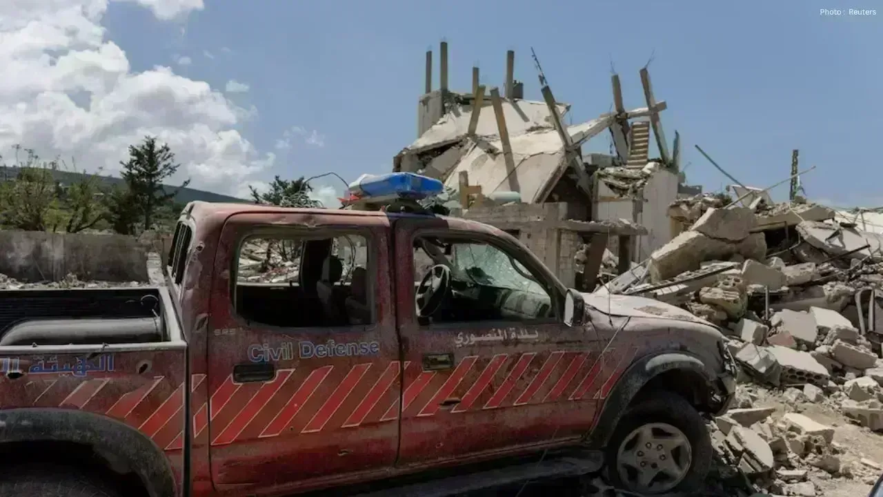 Israeli Airstrikes Injure Journalists in Southern Lebanon