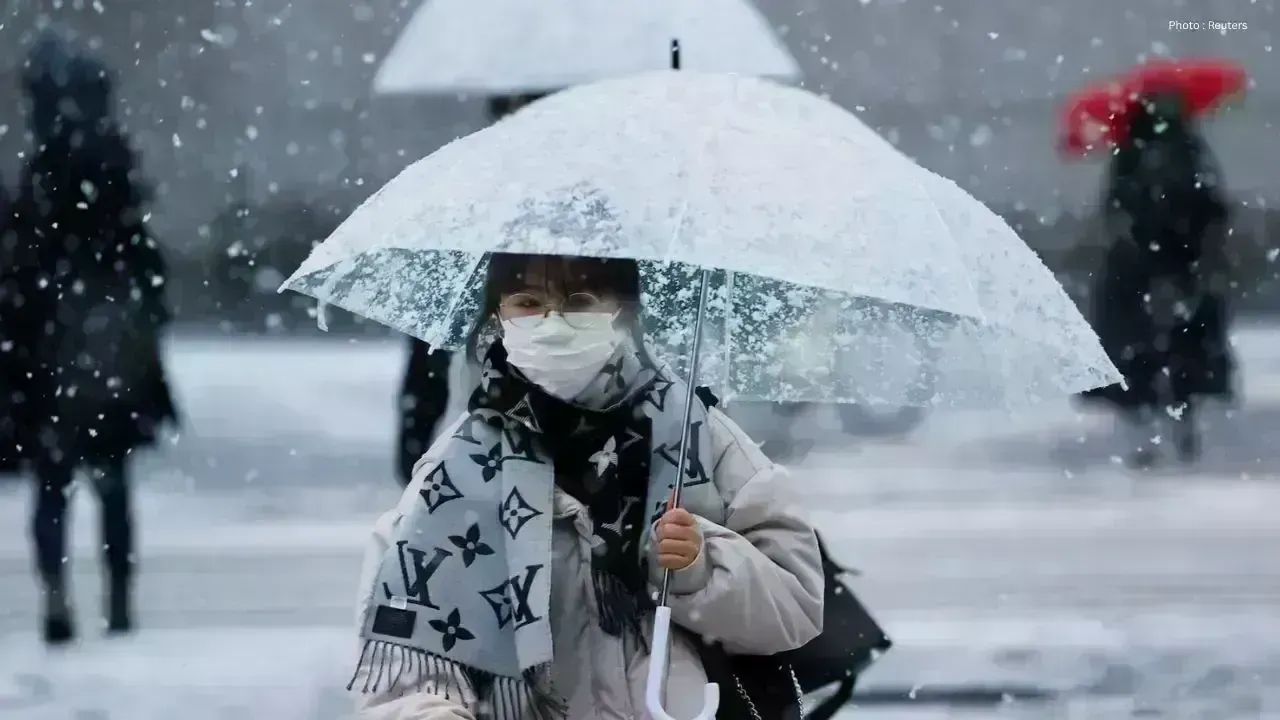 Severe Snowstorm Rendering Highway 63 Unpassable in Alberta