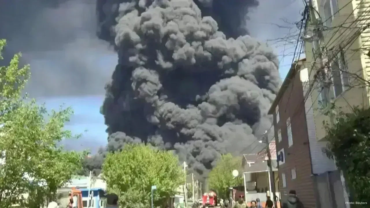 Ukrainian Drones Target Tuapse Oil Refinery, Ignite Major Blaze in Russia