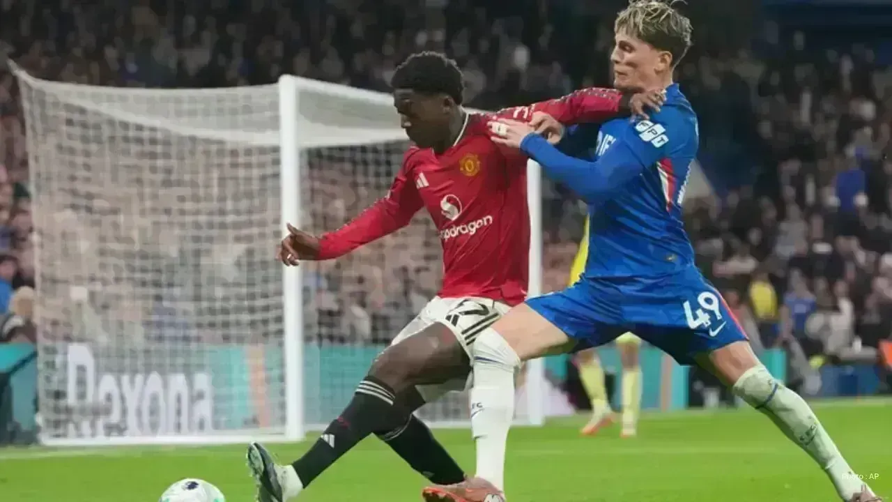 Kobbie Mainoo Signs Extended Contract with Manchester United