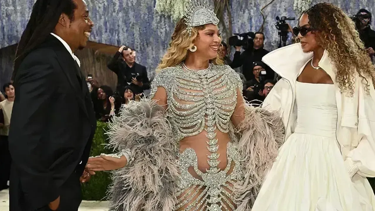 Beyoncé and Sabrina Carpenter Dazzle on Met Gala 2026 Red Carpet