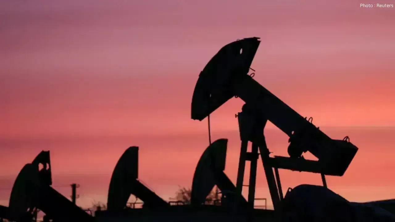 Slight Decline in US Crude Oil Prices Amid Persistent Supply Concerns