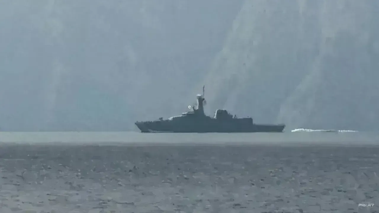 US Navy Forces Thwart Iranian Attacks in Strait of Hormuz