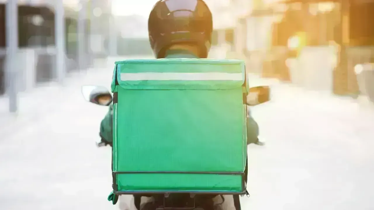 Abu Dhabi Imposes Delivery Motorcycle Ban on High-Speed Roads Starting May 15, 2026