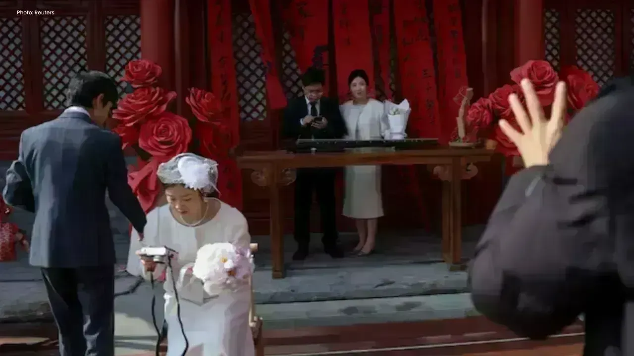 China's Marriage Registrations Plummet to Decade Low