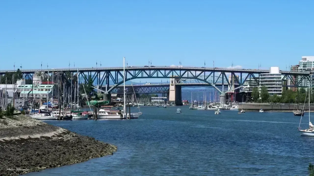 Granville Street Bridge Temporarily Shut Down by Police Response