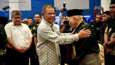 Malaysian Home Minister Dismisses Citizenship Allegations