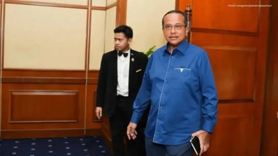 Ahmad Samsuri Takes Helm as Opposition Leader in Malaysia