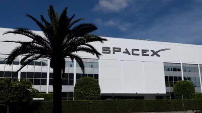 SpaceX Accelerates Its Path to a Landmark IPO