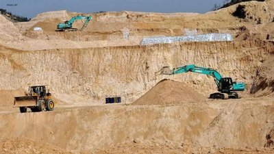 Australia Mandates Sale of Stakes Linked to China in Rare Earth Sector