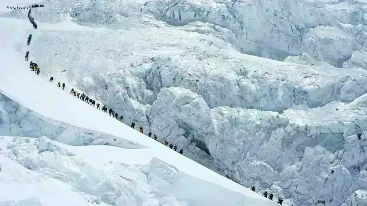 274 Climbers Reach Everest Summit in Historic Day