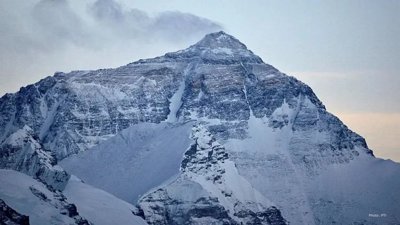 New Record: 274 Climbers Reach Mt Everest Summit in a Day