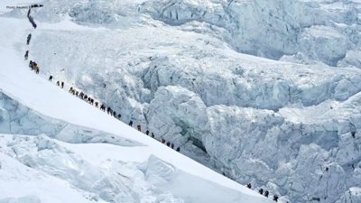 274 Climbers Reach Everest Summit in Historic Day
