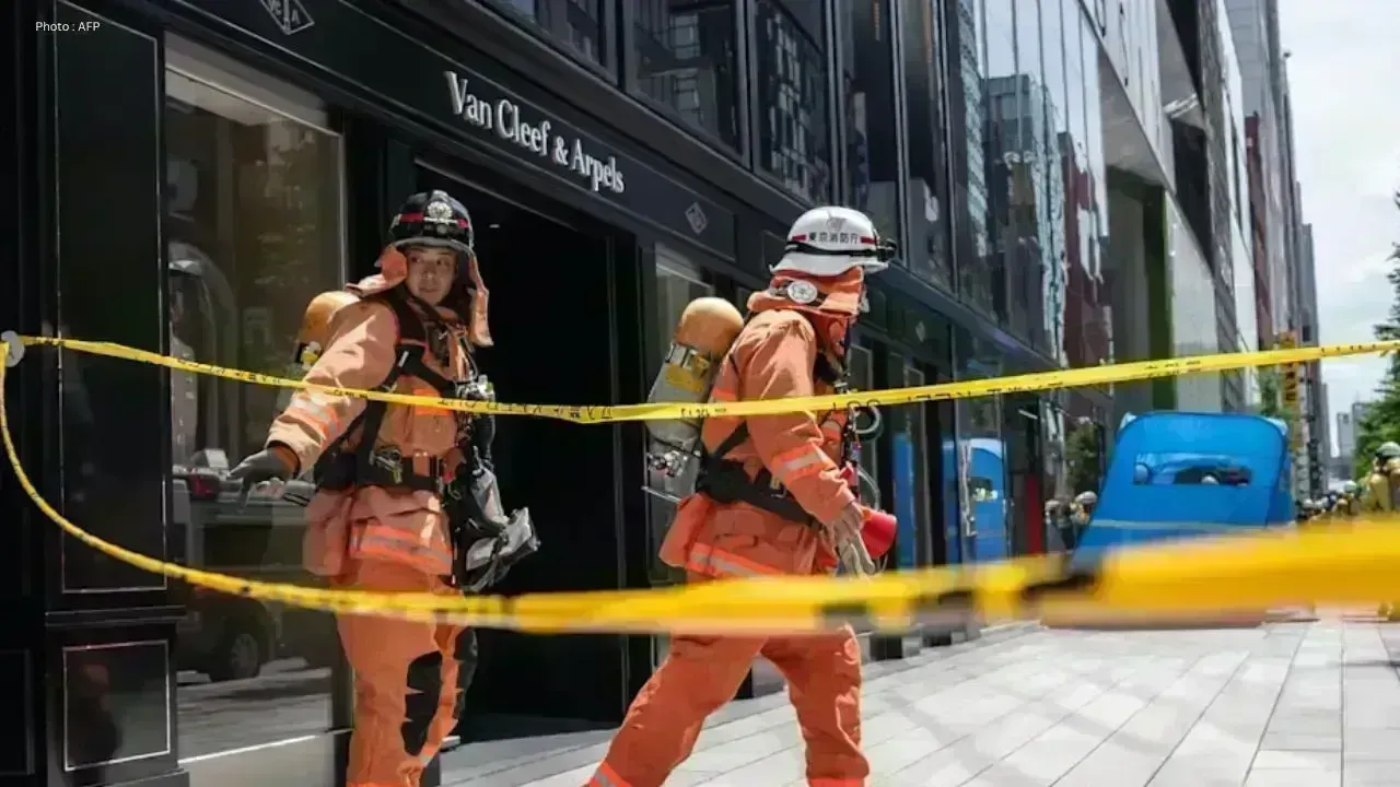 Emergency Response Triggered by Strong Odor at Tokyo Mall