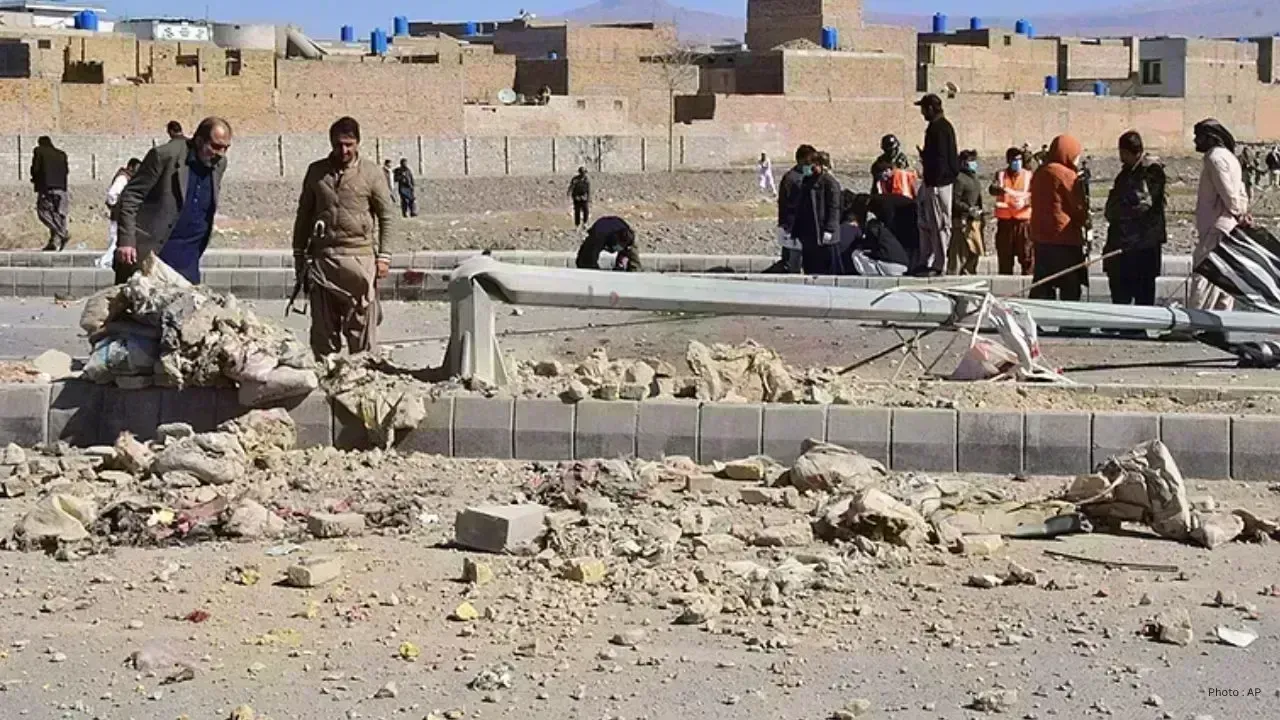 Suicide Bombing Strikes Passenger Train in Quetta, Resulting in Many Fatalities