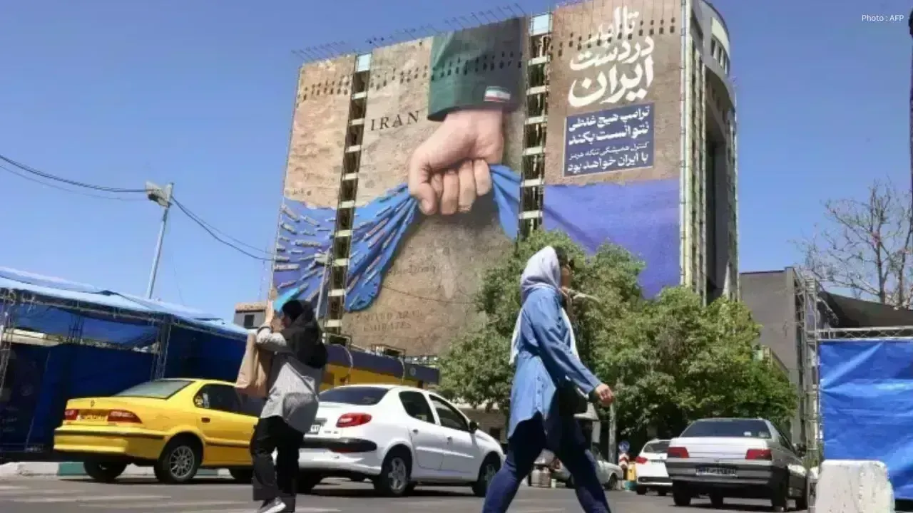 Iran on Edge Amid Ongoing US Negotiations and Military Threats