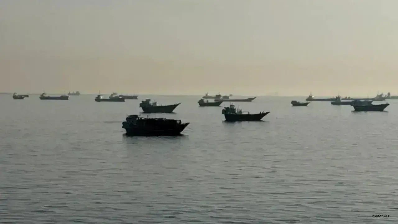 U.S. Conducts Military Strikes in Southern Iran Amid Ongoing Qatar Negotiations