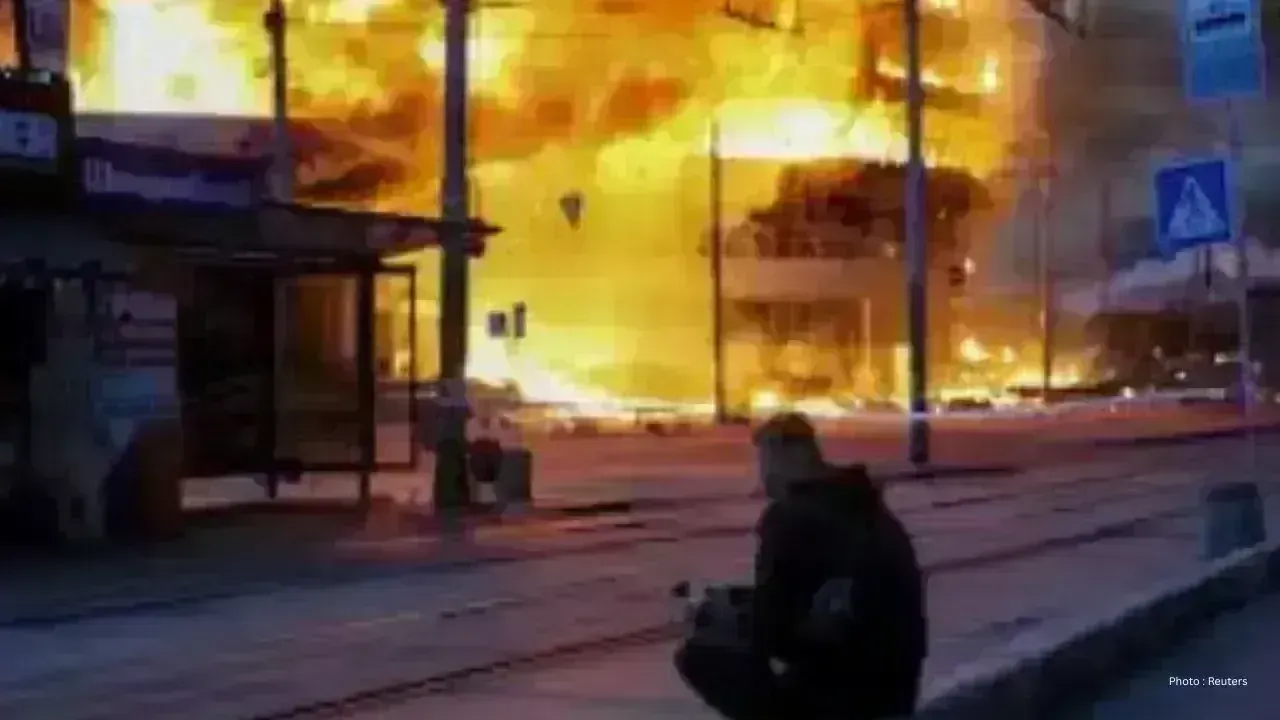 Russia Signals Intensified Strikes on Kyiv, Advises Foreigners to Evacuate