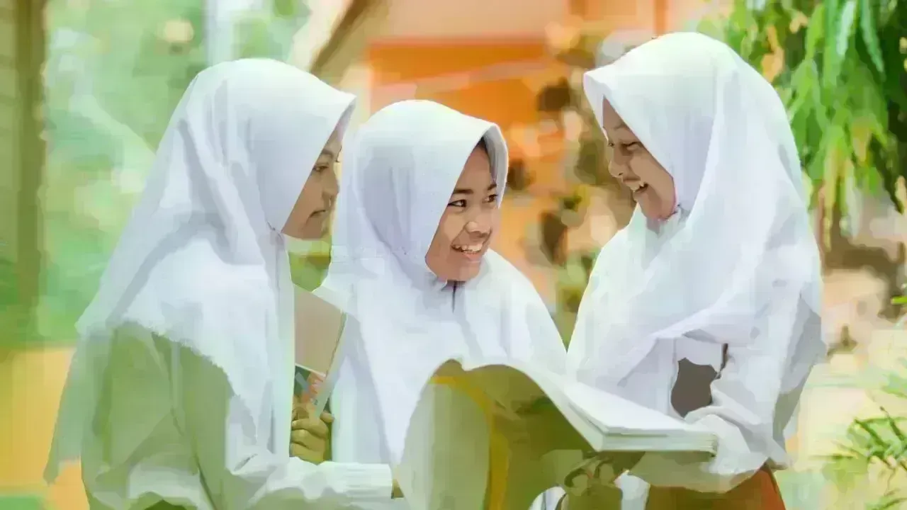 Indonesia Urged to Enforce Free Education Law