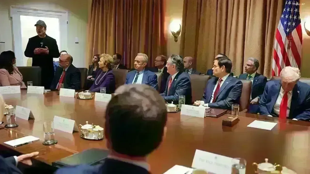 Trump Gathers Cabinet Amid Growing Iran Concerns