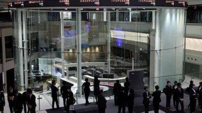 Nikkei Retreats as Investors Eye AI Stock Trends