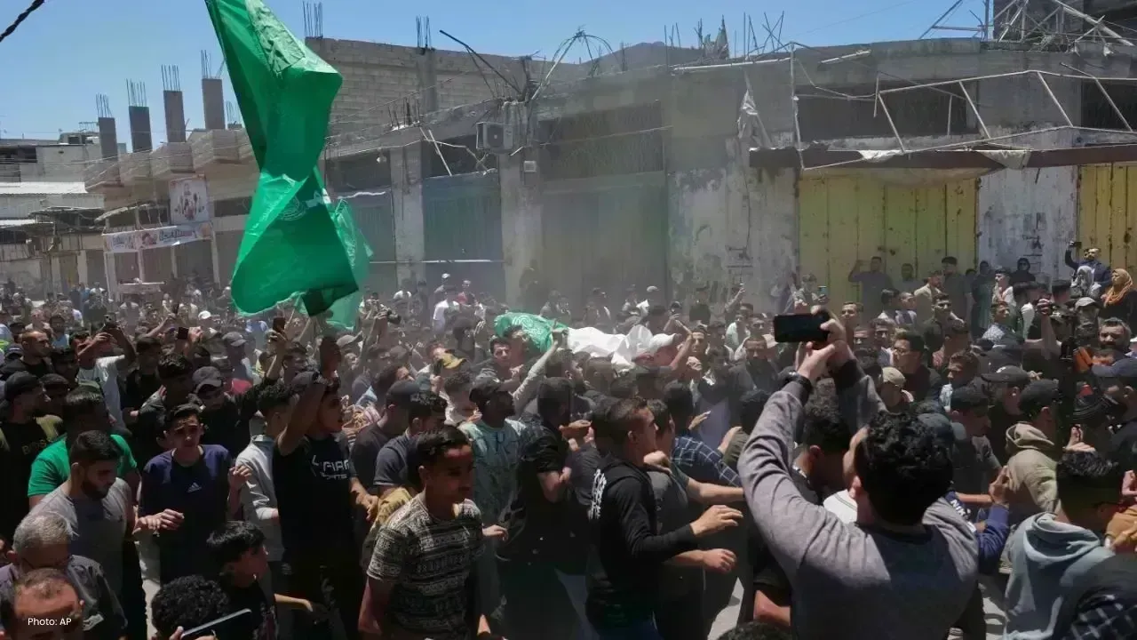 Israeli Strikes Claim 10 Lives During Eid in Gaza