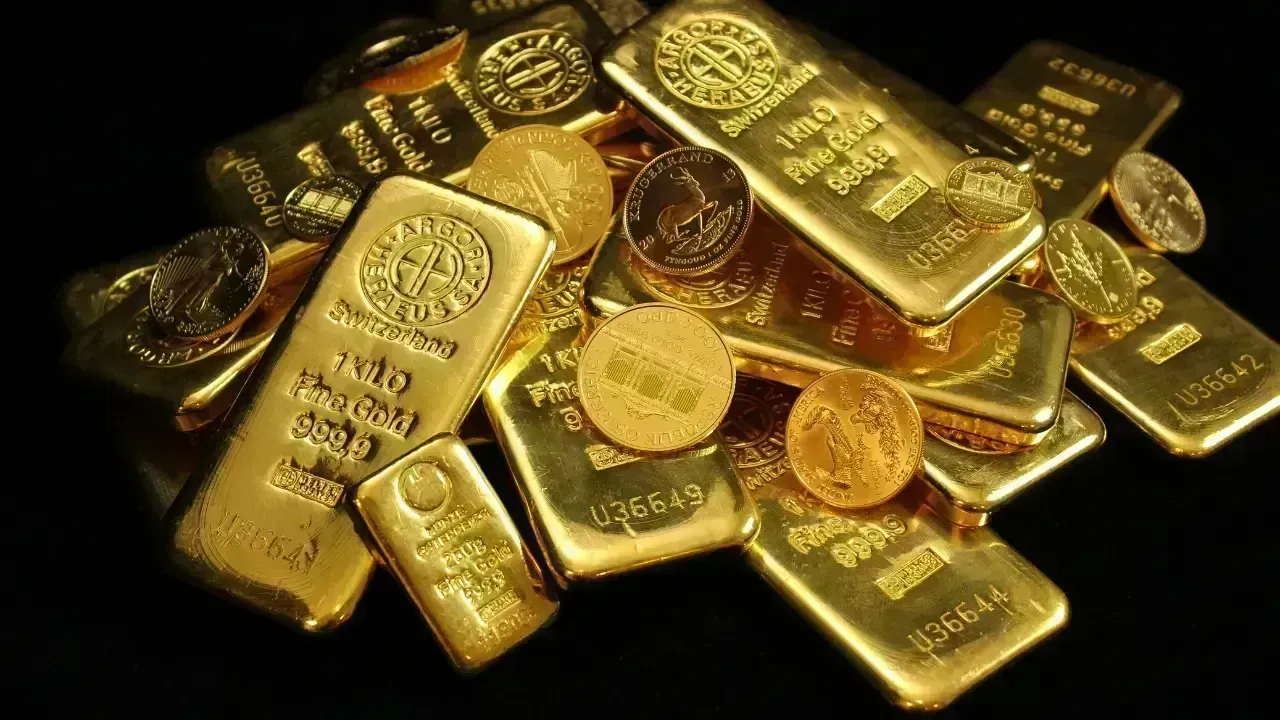 Gold Prices Dip as Inflation and Interest Rate Concerns Mount