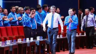 Vietnam's PM Discusses Labor Productivity at Trade Union Congress