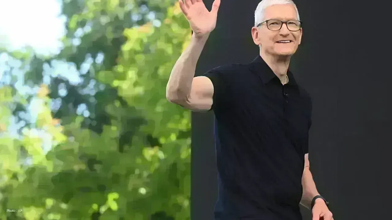 Apple Launches Siri AI in Tim Cook’s Last WWDC Appearance