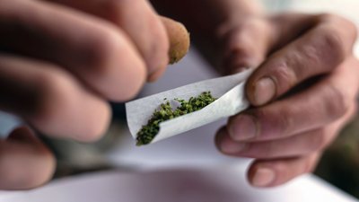 Oman Customs Seizes 5.4 Kg Marijuana Hidden in Parcel from Thailand
