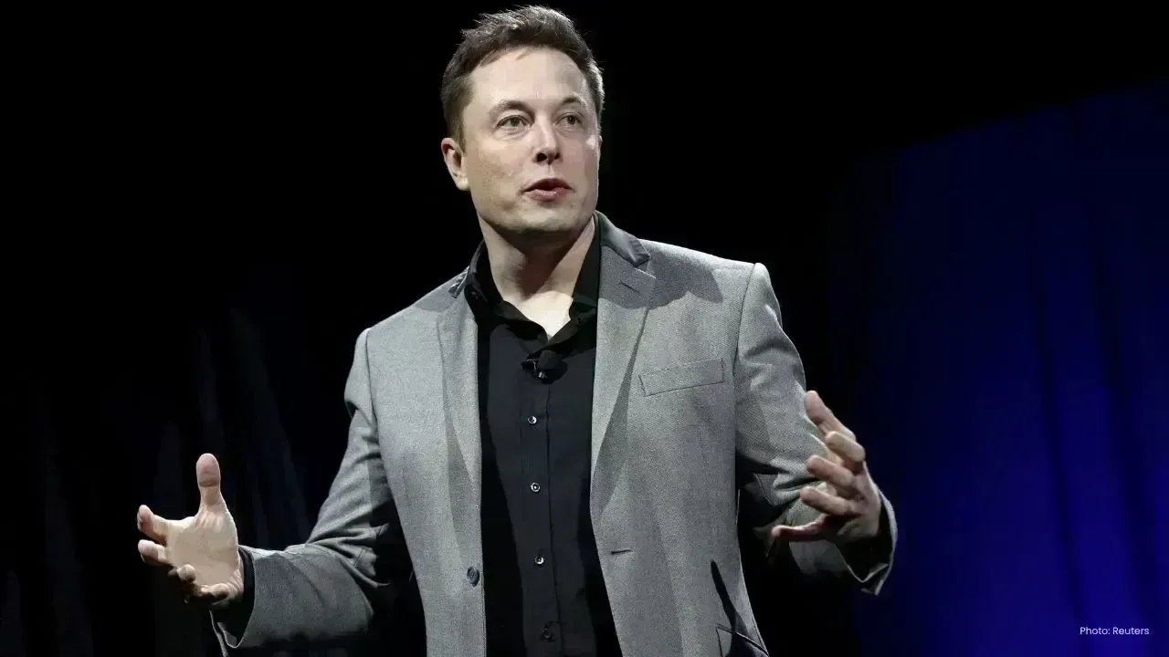 Elon Musk No Longer a Trillionaire Following SpaceX Stock Plummet