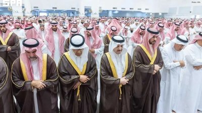 Saudi Leaders Join Funeral Prayers for Seven Victims of Saudi Aramco Helicopter Crash in Dammam
