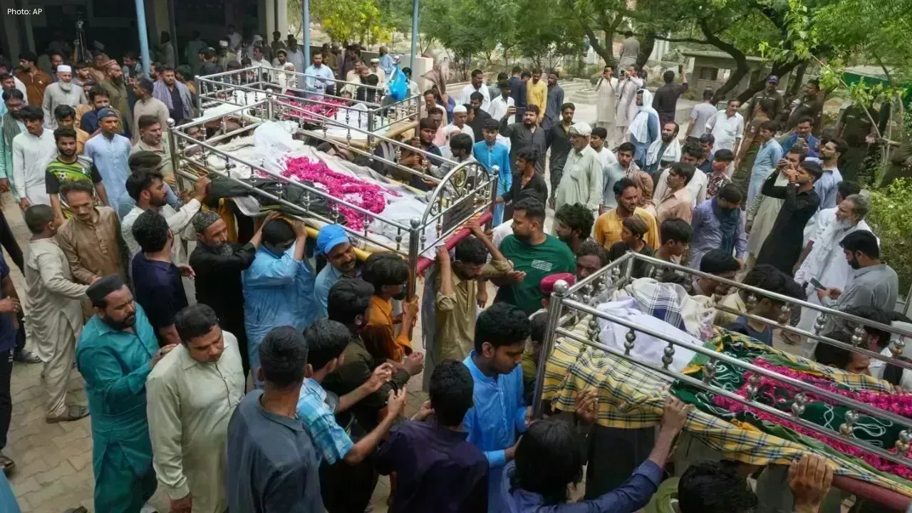 Tragic Roof Collapse Claims Lives of 14 Schoolchildren in Lahore, Pakistan