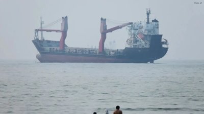 Ship Runs Aground in Strait of Hormuz Amid Iran Route Dispute