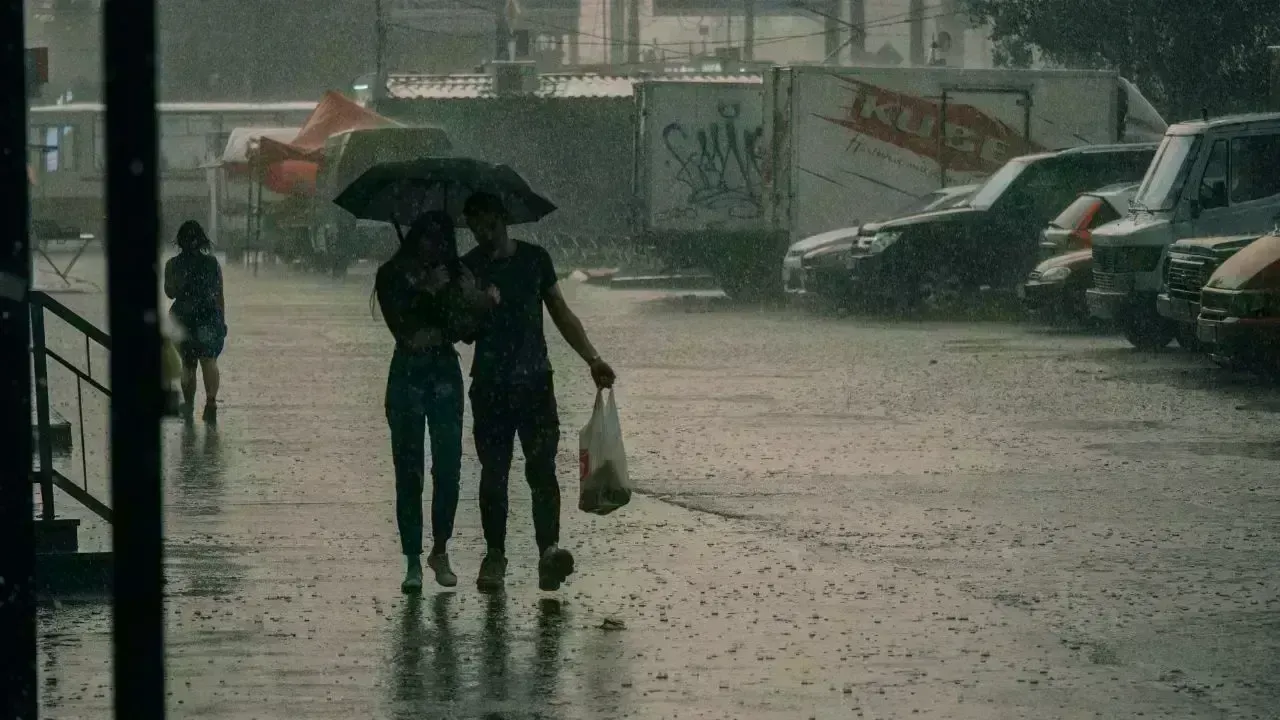 Thunderstorm Warning Issued for Several States in Malaysia