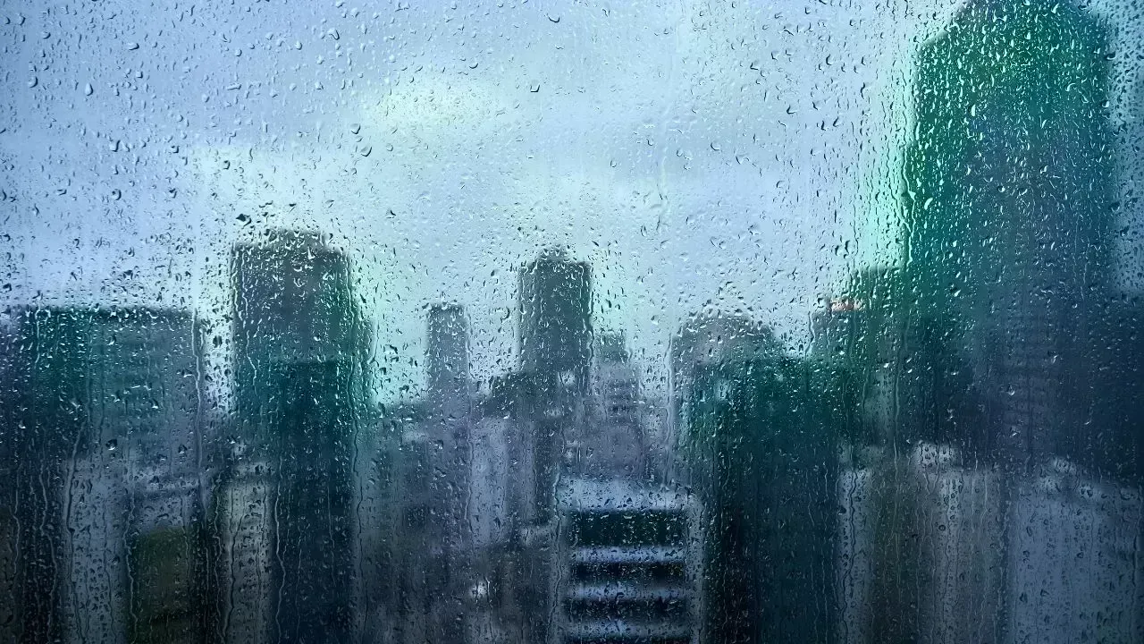 Rain Brings Cooler Weather to Fujairah and Khor Fakkan