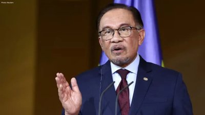 Anwar Ibrahim Kicks Off Two-Day Campaign Tour in Johor
