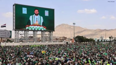 Thousands Rally for Houthis as Abdul-Malik Warns Saudi Arabia