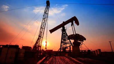 Oil Prices Surge Above $90 as US-Iran Tensions Escalate