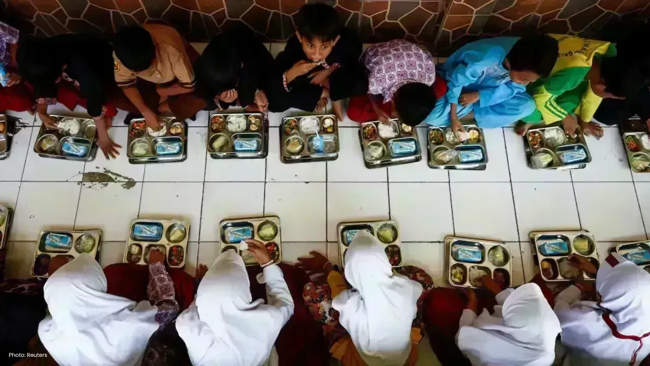 Indonesia Lowers Budget for Free School Meals Initiative
